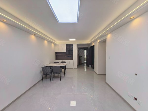 徐州新沂建邺路高铁花园首租高铁花苑电梯房精装修3室1卫，家具家电全配1400出租房源真实图片