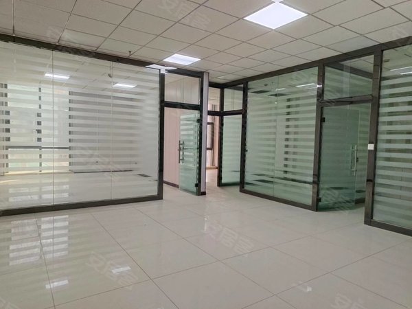 喀什喀什市喀什城区曙光国际曙光国际价格可谈出租四室写字楼二楼精装