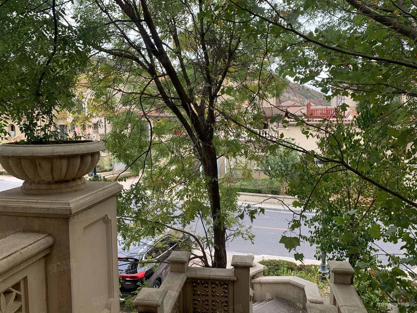 亿达春田融庄70年联排别墅东边户纯地上三层送车库花园