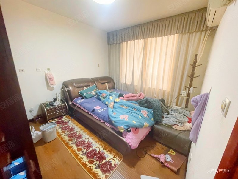 八里庄地铁口宝泰家园套二出售客厅带阳台