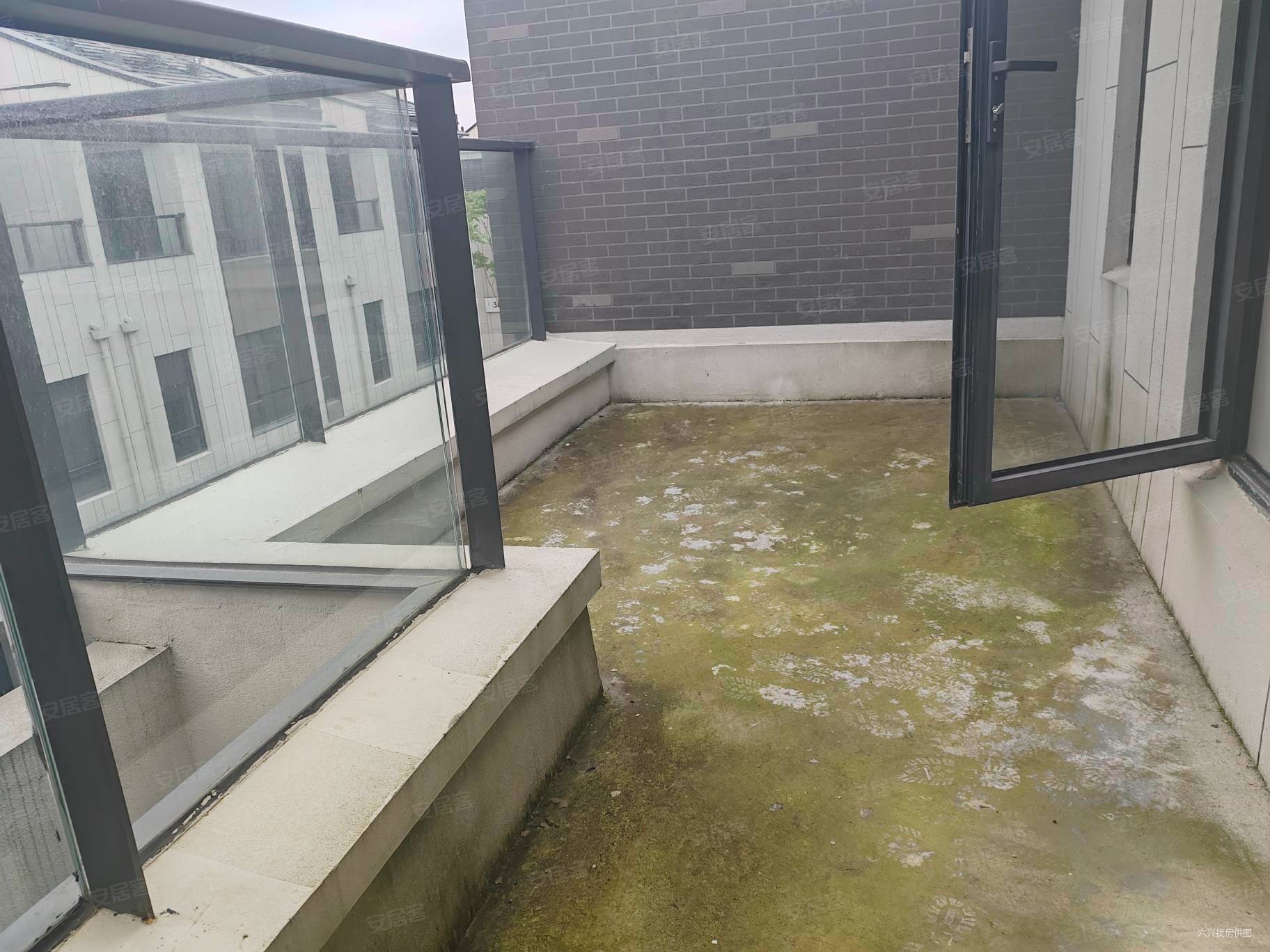 崇明陈家镇东滩云墅联排别墅四房上实  地铁