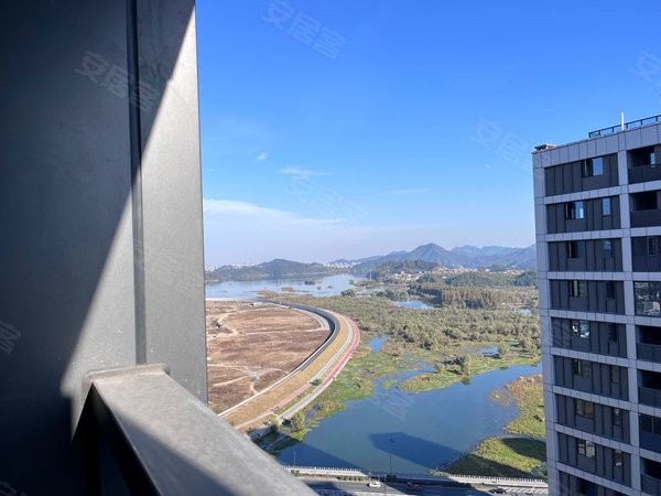 杭州临安临安城区湖山壹品苑湖山壹品苑  三房两卫 视野开阔 包物业
