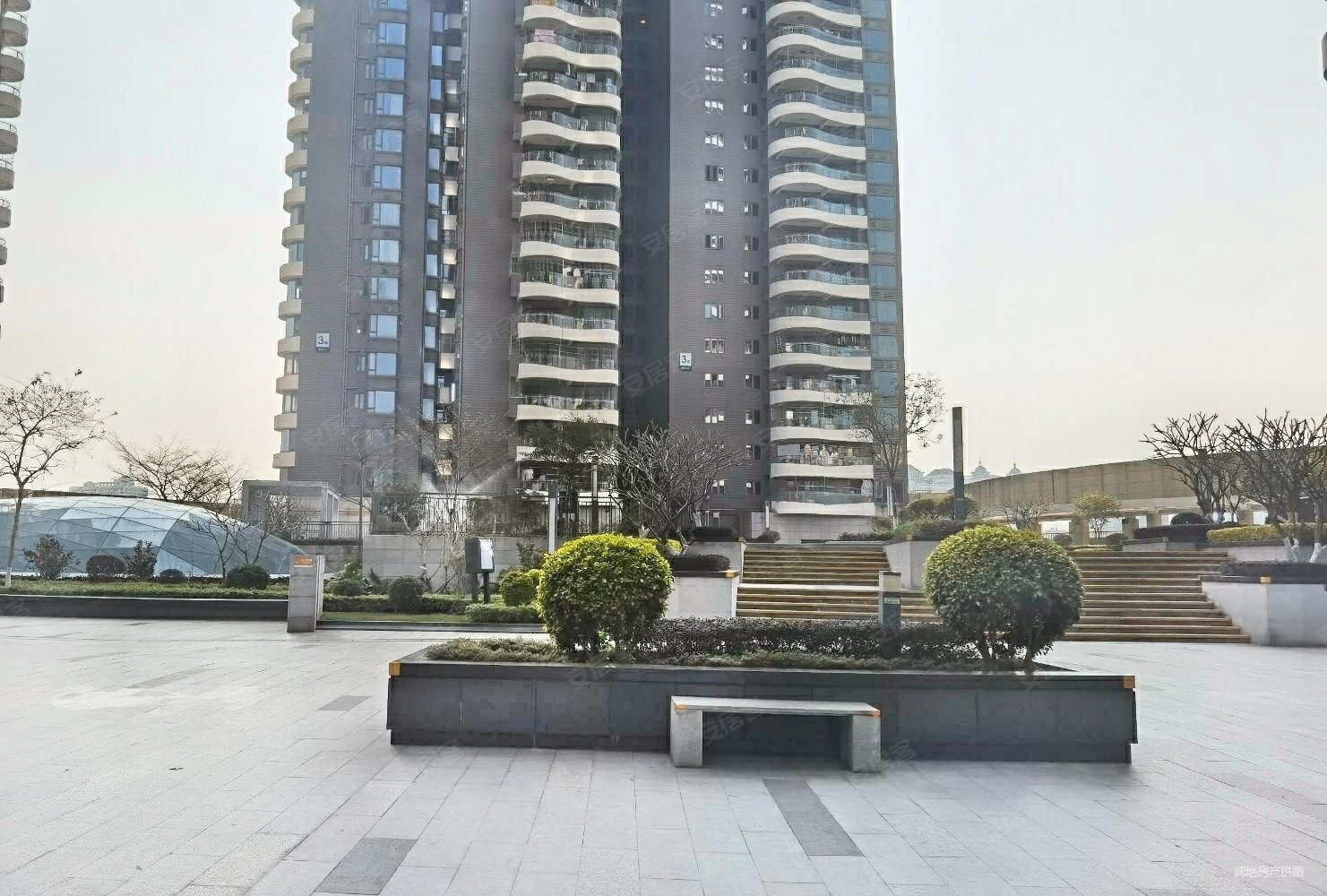 隆生广场之上东湖花园九区两房朝南看花园业主诚心出售