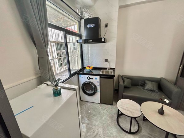 深圳龙岗坂田雪象花园新村雪象花园新村 精装电梯一房 采光好朝南 近