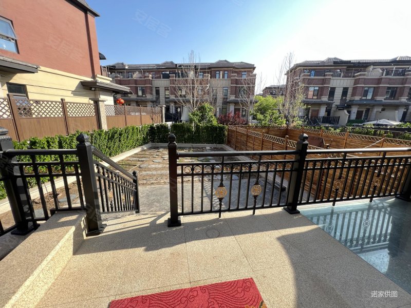 中骏雍景府(别墅) 南北通透 装修豪华保养好 双卫 低容积