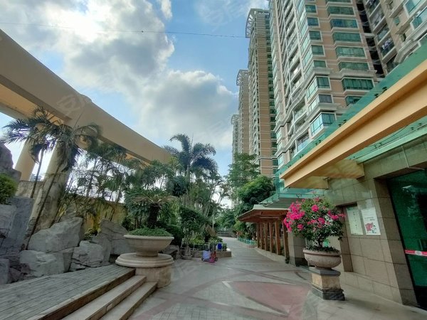 深圳宝安西乡金港华庭金港华庭精装三房客厅带阳台采光好家私家电齐全