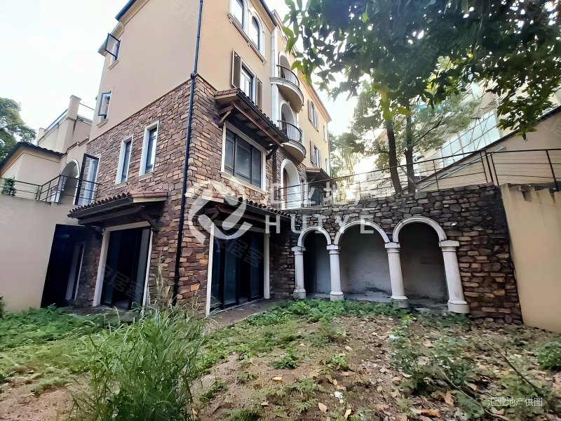 东莞顶豪别墅中信御园实用面积大带花园屋内空间宽敞