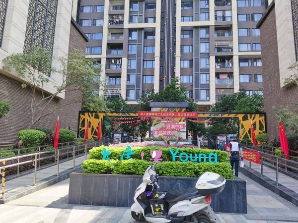 南宁西乡塘相思湖新区大唐果居住环境优美 靠近民大地铁口 生活便利的