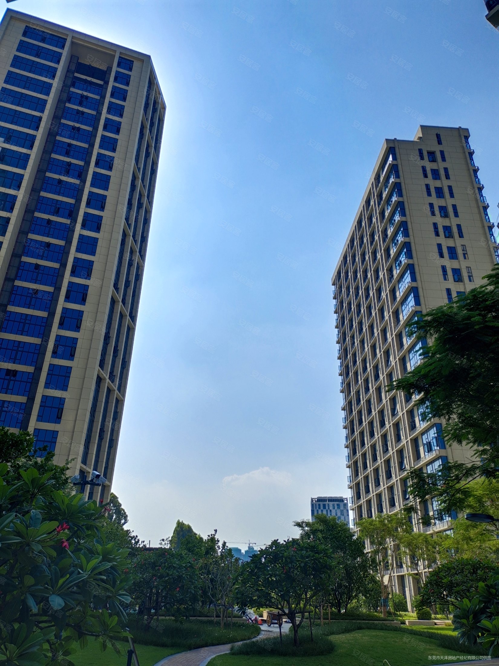 厚街万达广场旁横岗水库一线湖景房湖景12毛胚两房清盘发售中