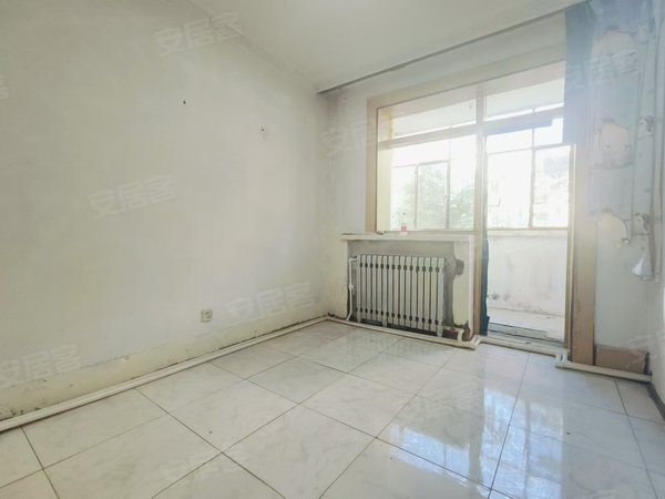 大庆萨尔图新玛特庆龙小区庆龙小区 能租四年 低楼层 近69 临近新玛特 位置好出租房源真实图片