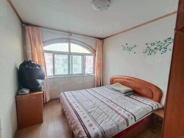 青岛城阳区政府华城路三小区区政府 正阳路地铁口 国货 华三社区 三室