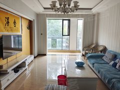 丽江玉龙玉龙东区县一中旁，电梯2楼，家具家电齐全，精装大三房，非常干净舒适出租房源真实图片