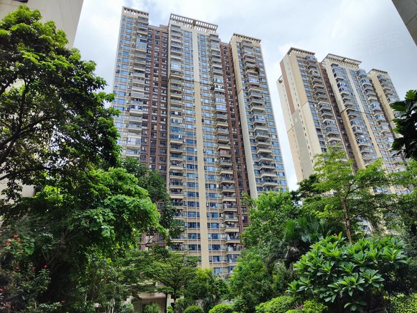 深圳宝安塘尾华强城(一二期)11号塘尾站 精装修3房 业主诚心出租好