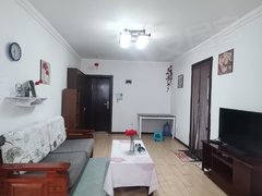 桂林秀峰十字街华联商厦电梯7楼,一房一厅,配套齐全,天然气。1400元包物出租房源真实图片