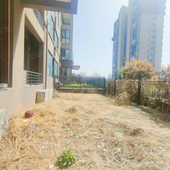 东郡一品尚院洋房一楼带南北双院大院子首付26万随时看房