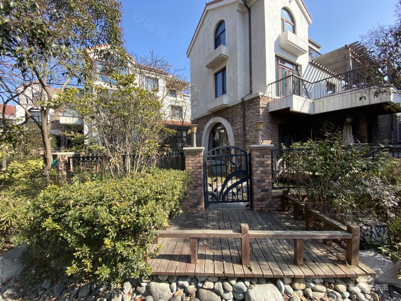 八大关海信清泉墅 独栋独体别墅   位置 精装拎包入住