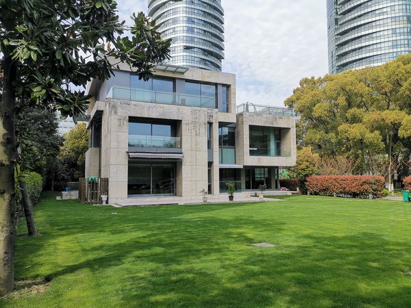 上海长宁古北中星美华邨(别墅)市中心超大花园独栋别墅出租!