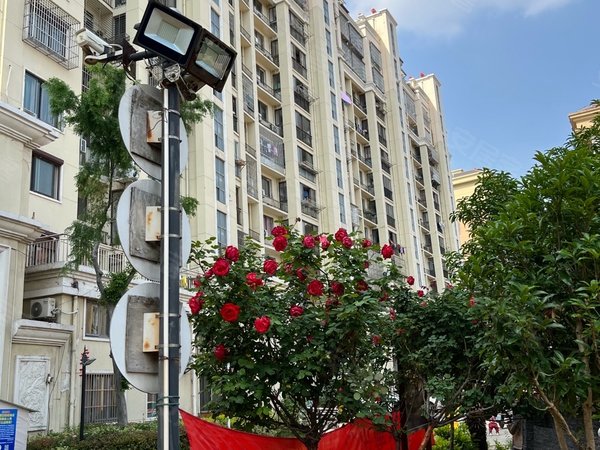 苏州太仓双凤香缇雅苑出租香缇雅苑简单装修3室2厅2300月家具家电齐全