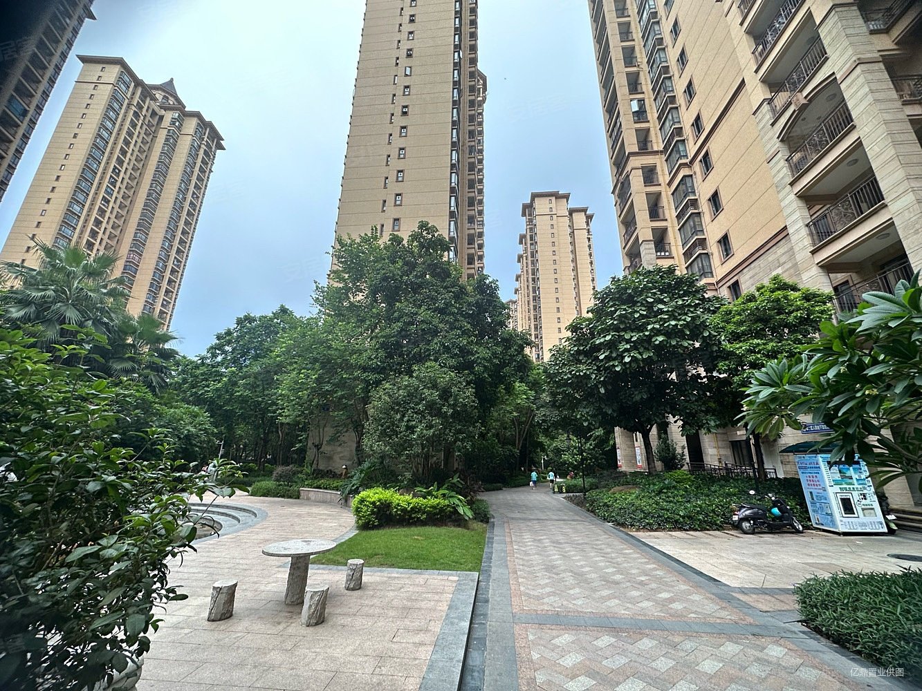 星城翠珑湾(四期)3室2厅2卫122.77㎡北380万