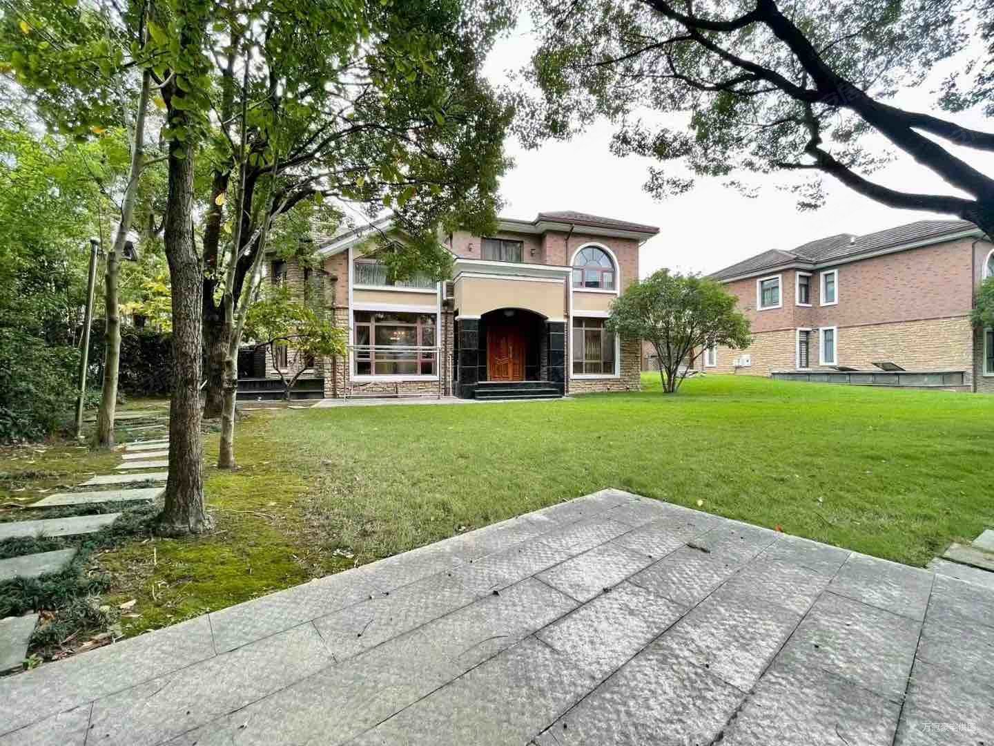 湖山在望花园5室2厅3卫509㎡南北3800万