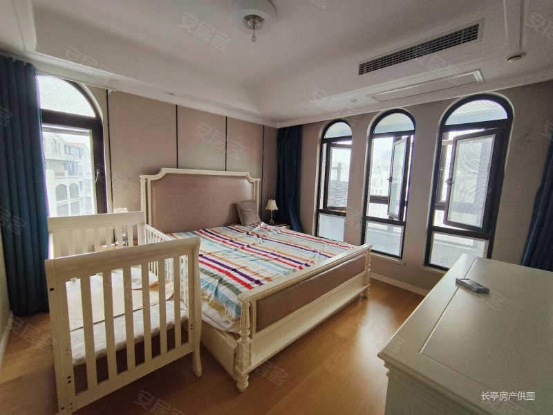 房龄新 环境好近地铁便利,九龙湖别墅(公寓)二手房,550万,4室2厅,3卫