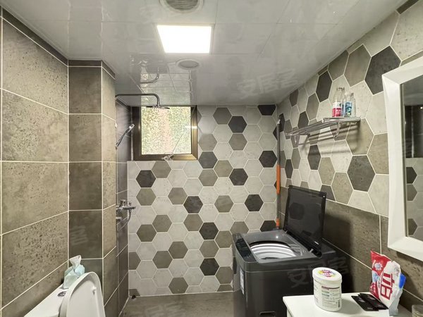 包头稀土高新区滨河大厦水岸花都水岸花都 300平精装叠拼别墅 带车库 带80平小院 拎包住出租房源真实图片