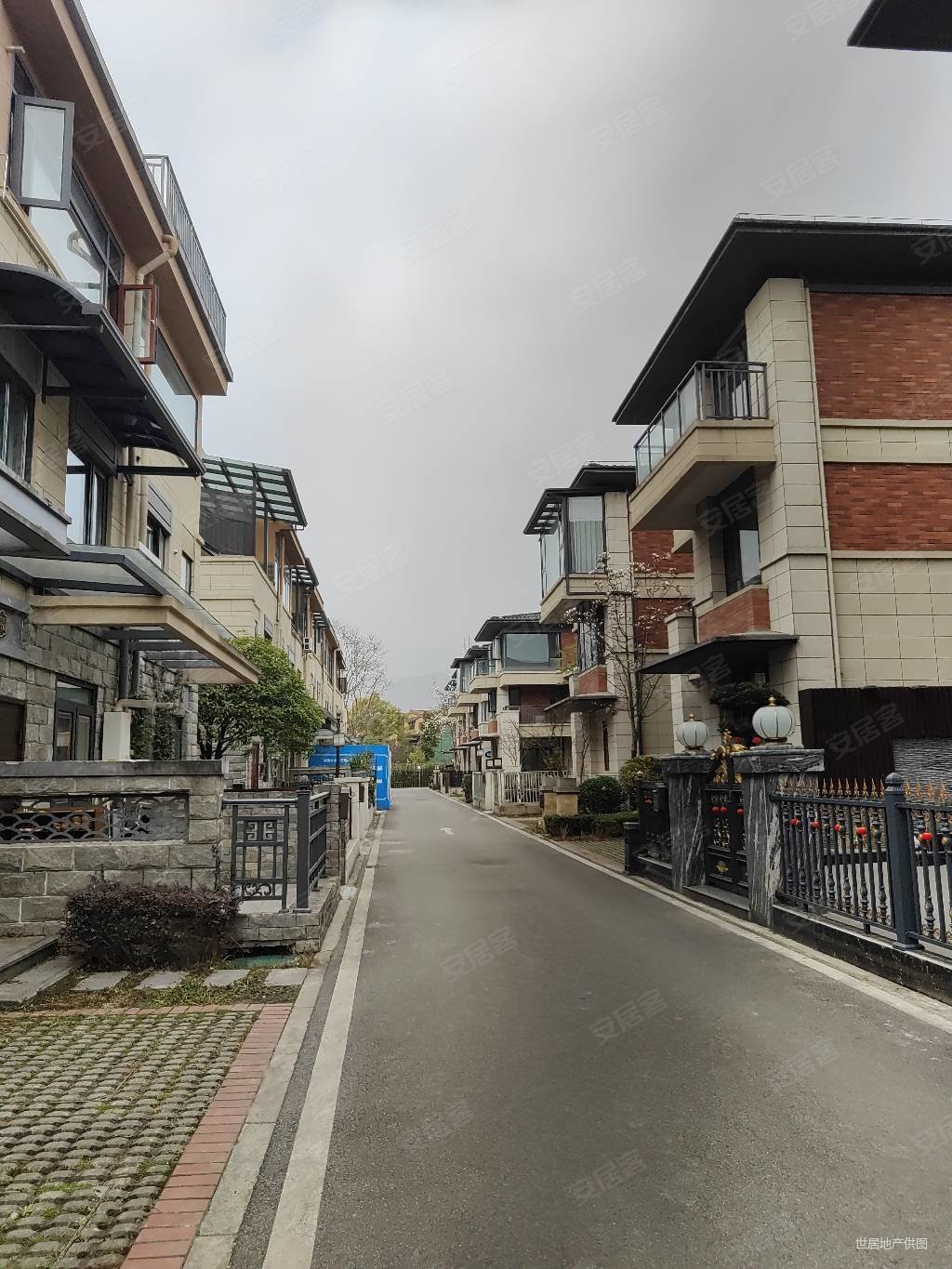 揽山墅联排别墅带小花园有露台采光好视频开阔随时看房子