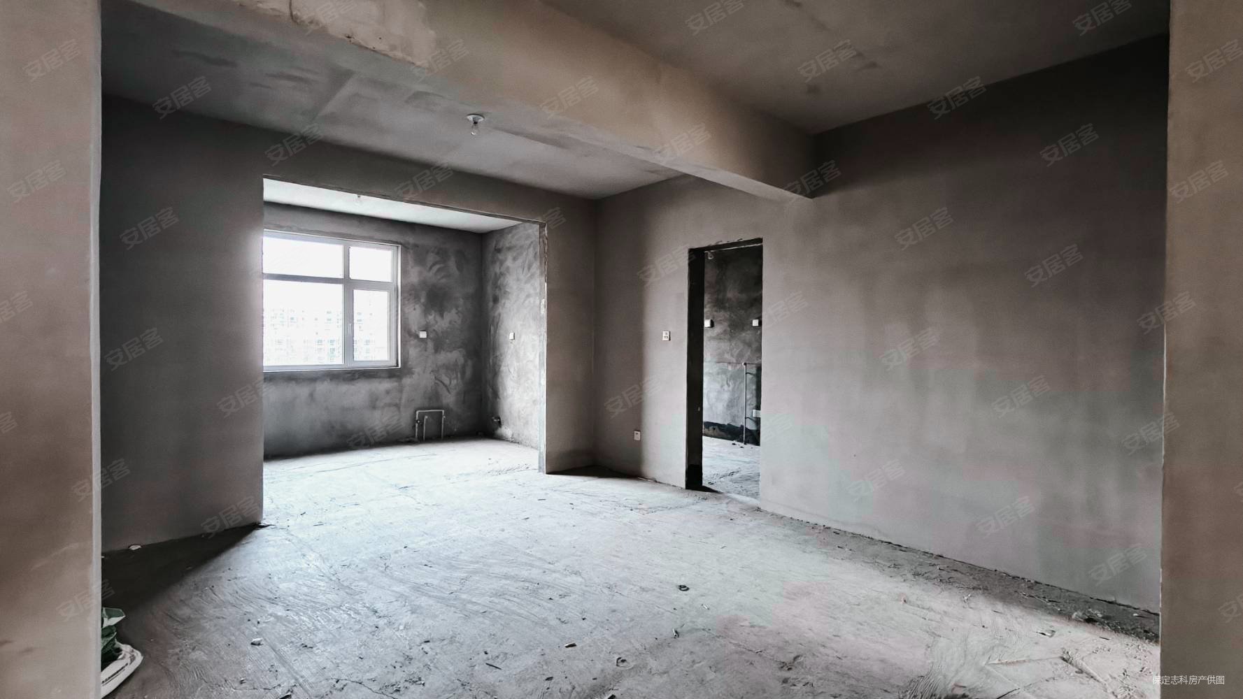 丽景华庭3室2厅2卫165㎡南北131万