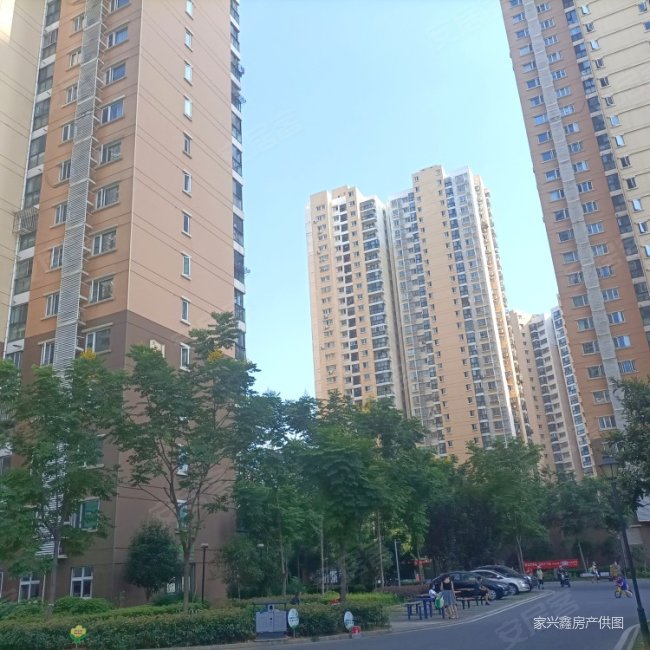 中北路南北通透复地东湖国际三期  刚需小三居 精装可拎包入住