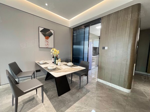 重庆南岸弹子石十里长江斓庭(北区)南滨路正看江视野,安逸得很.