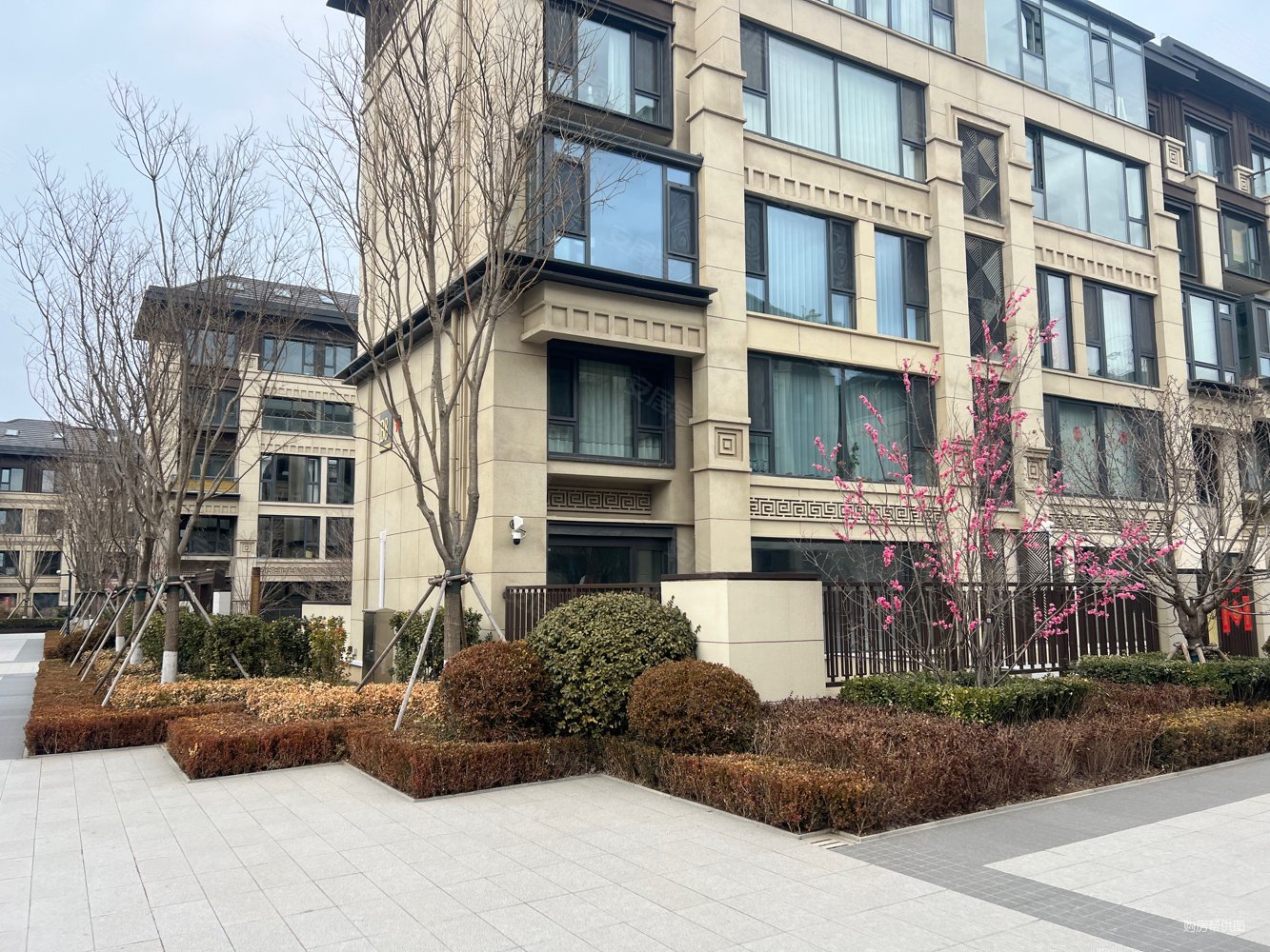 新希望锦麟玖玺电梯洋房实用面积两百多平方带阁楼室外阳台