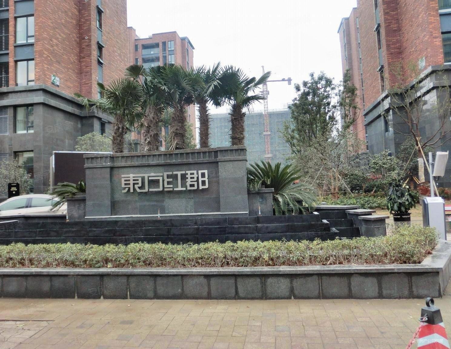 东方红郡小区南北通透出行方便