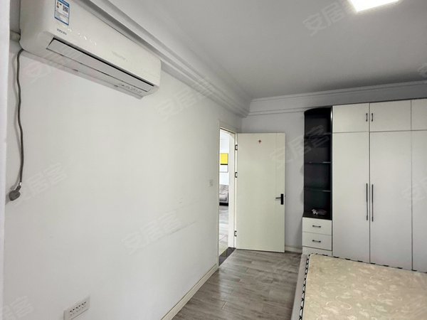 海宁长安镇农发区鸿翔东方郡长安仰山郡！精装三房出租！好楼层！边套出租房源真实图片