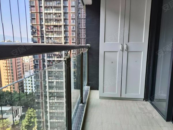 深圳龙华龙华锦绣御园实地实图,不靠路,看花园,锦绣御园三房,空房出租