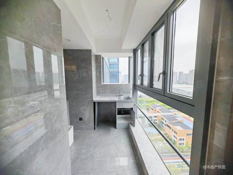 锦绣观澜 330平 豪装中央空调地暖 近地铁 中间楼层采光好