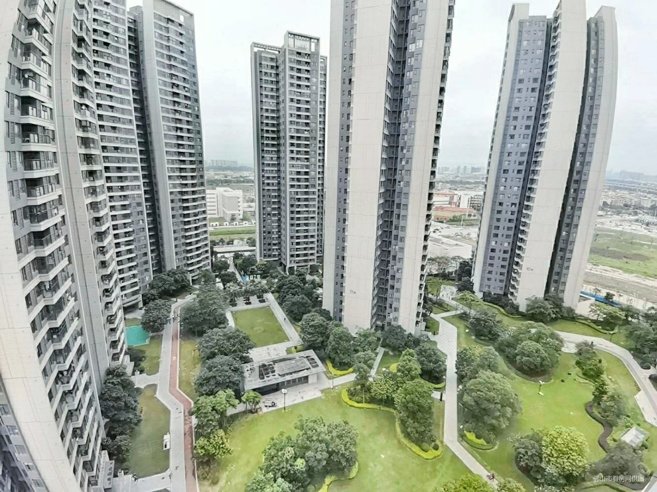 北滘君兰社区领贤公馆中间楼层不靠马路精装三房高性价