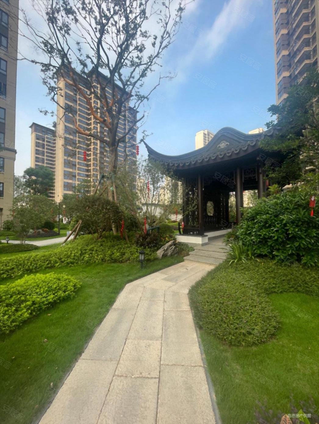 服装城旁建发和鸣93平3房