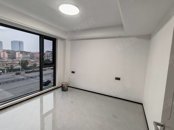 金华东阳东阳市中心朝阳大众华府您没看错 精装修4室 出租。全新家具 真的很靓眼出租房源真实图片