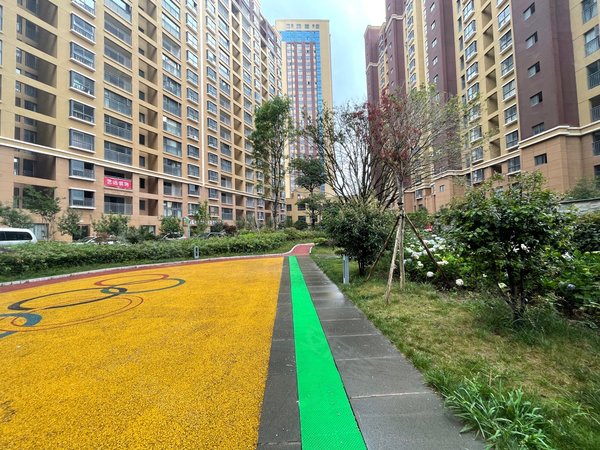 曲靖麒麟万达广场水岸雅苑万达广场 外滩旁 精装修两室 家具配套齐全