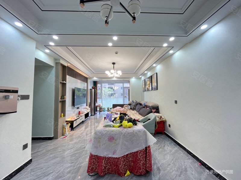 盛世滨江府三房两厅两卫九成新去年才装修的66w