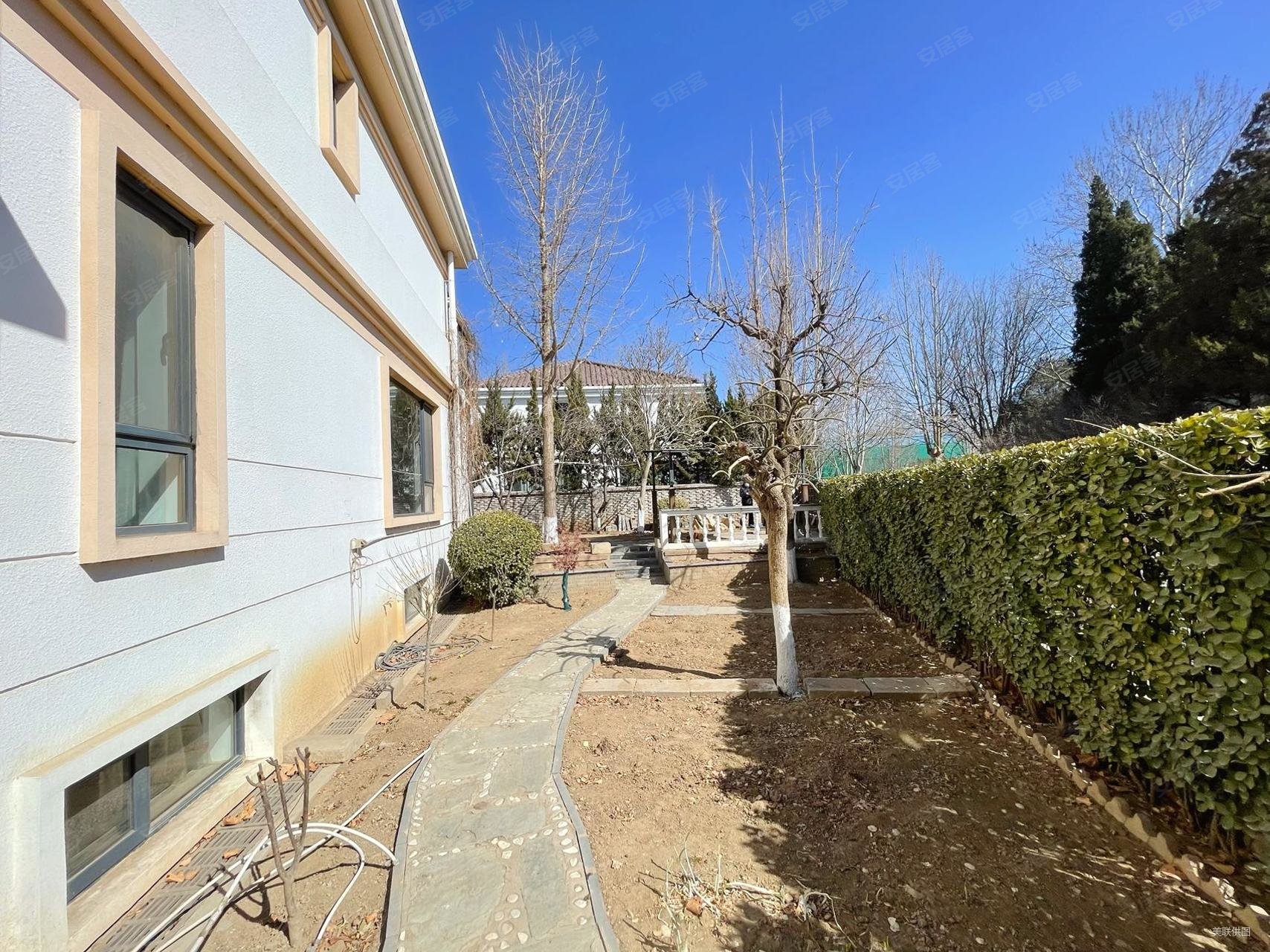 丽斯花园别墅5室3厅4卫318.1㎡南北2890万