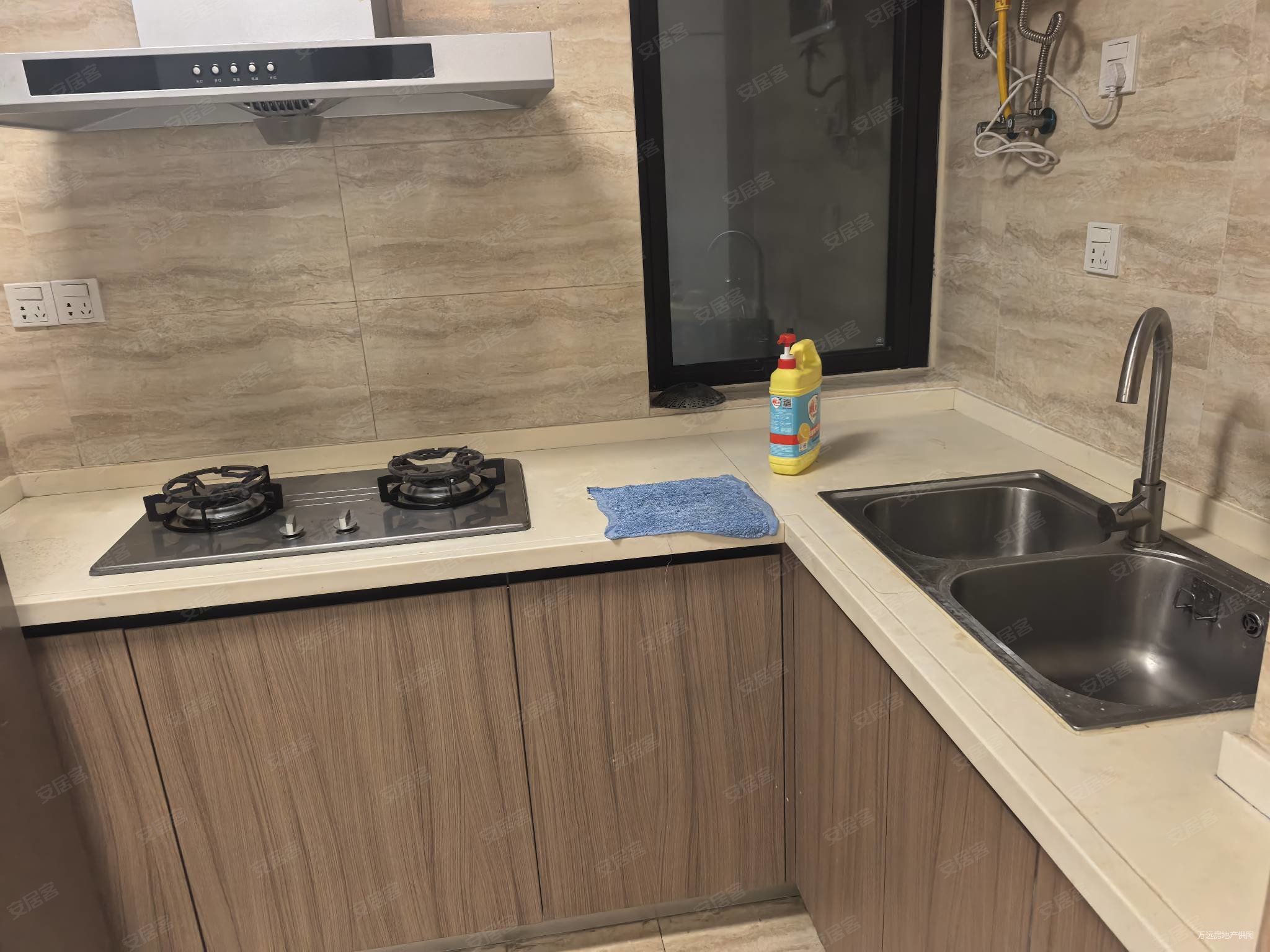 赞成名仕府4室2厅2卫119㎡南106万