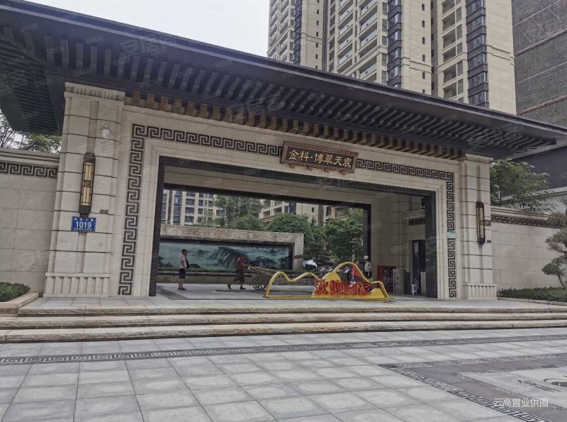 金科博翠天宸4室2厅2卫129.19㎡南102万