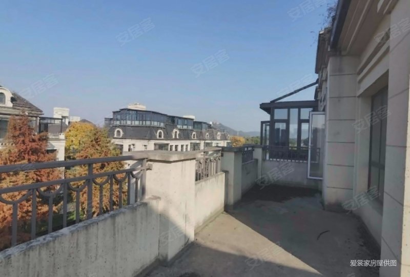 绿地海珀佘山别墅