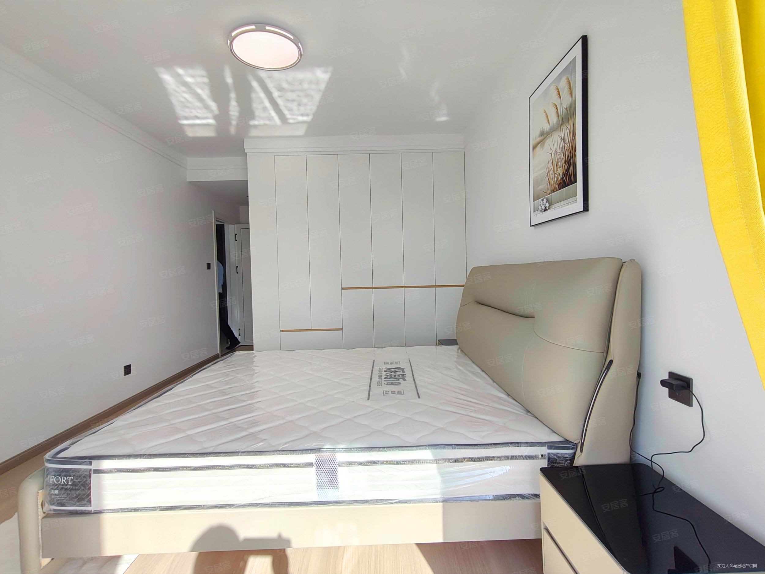 昆华苑浅山逸城6室3厅4卫237㎡南北136万