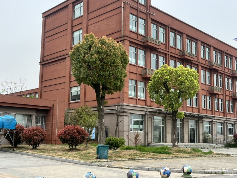 黄梅新村中区,106平带80平阁楼,黄梅地铁口附近