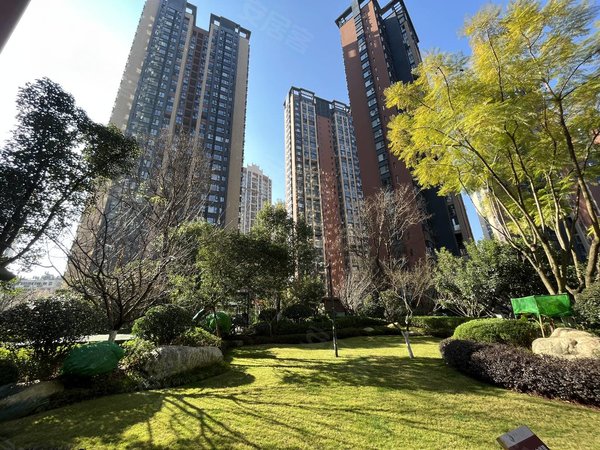 昆明西山大商汇理想红树湾前卫西路爱情海旁,精装拎包入住,有钥匙看房