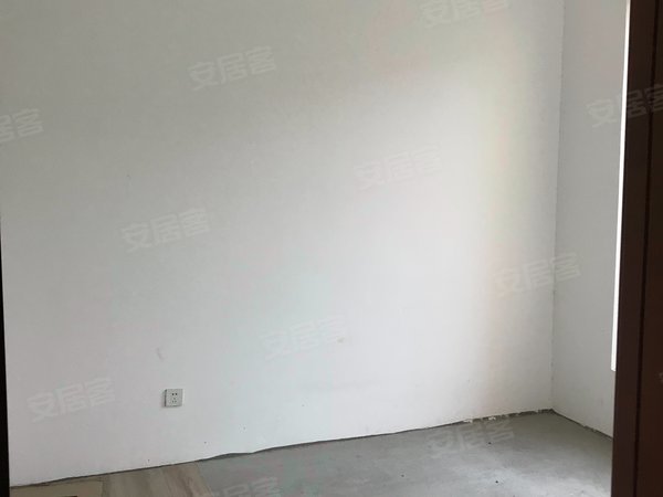 保利西山林语一楼洋房出租4500包物业可做摄影近大门