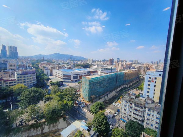 深圳龙华龙华中心区弓村(南区)4号线龙华地铁站汇海广场旁电梯高层