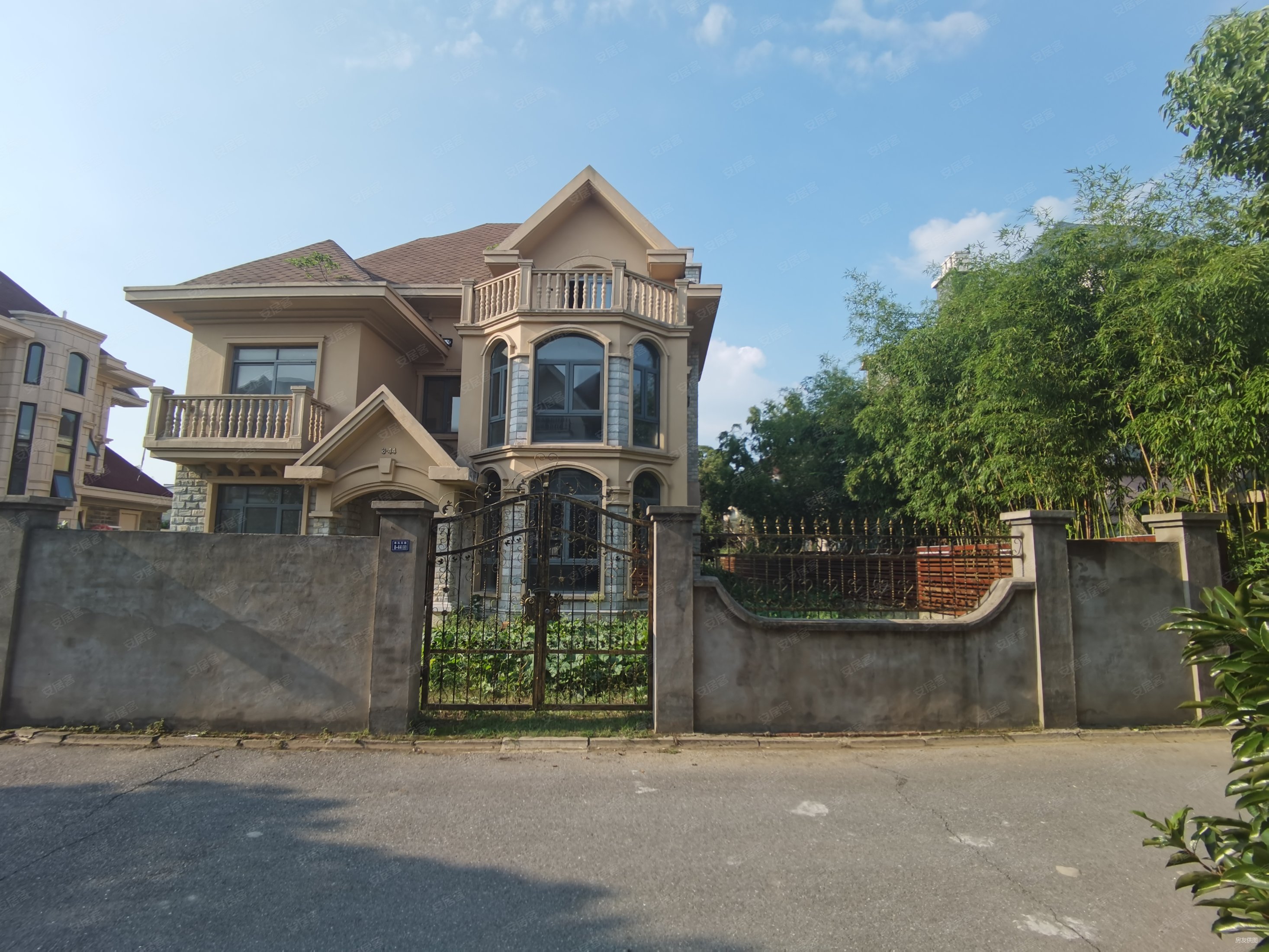 泰泓花园独栋别墅占地12亩新出源